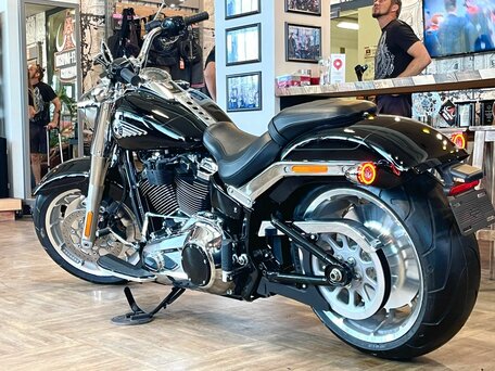 2025 Harley-Davidson Fat Boy, чёрный, 3850000 рублей, вид 5