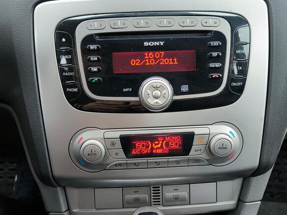 2011 Ford Focus II Рестайлинг, серебристый, 698900 рублей - вид 10