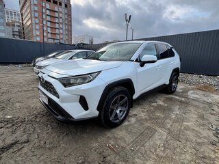 2020 Toyota RAV4 V (XA50), белый, 2799000 рублей, вид 2