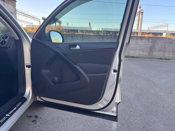 2012 Volkswagen Tiguan I Рестайлинг, серебристый, 1800000 рублей - вид 12