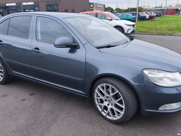 2012 Skoda Octavia II (A5) Рестайлинг, серый, 1160000 рублей - вид 5