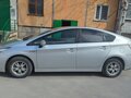 2010 Toyota Prius III (XW30), серебристый, 1250000 рублей - вид 1