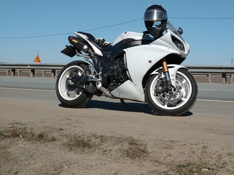 2011 Yamaha YZF-R1, белый, 1000000 рублей, вид 1