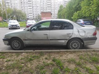 2000 Toyota Avensis I Рестайлинг, серебристый, 300000 рублей, вид 4