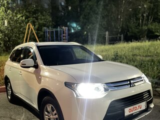 2014 Mitsubishi Outlander III Рестайлинг, белый, 1500000 рублей, вид 1