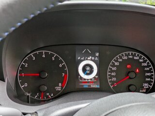 2021 Toyota Yaris IV, красный, 3300000 рублей, вид 5