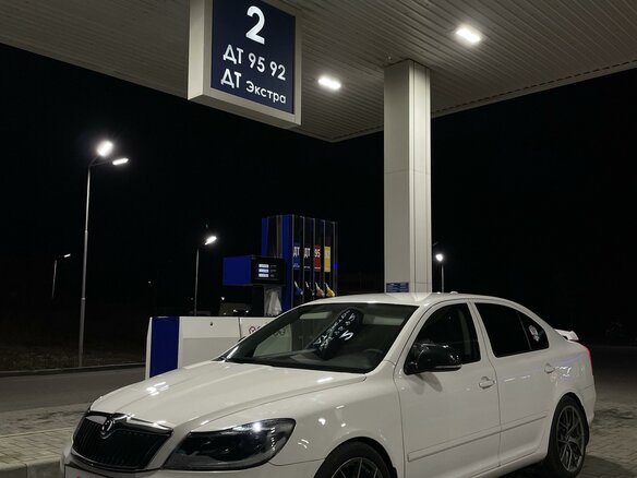 2010 Skoda Octavia DSG7 II (A5) Рестайлинг, белый, 1360000 рублей - вид 1