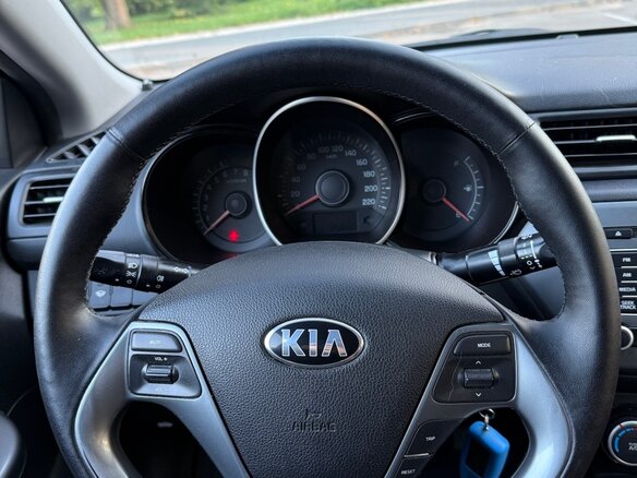 2015 Kia Rio III Рестайлинг, белый, 830000 рублей - вид 10