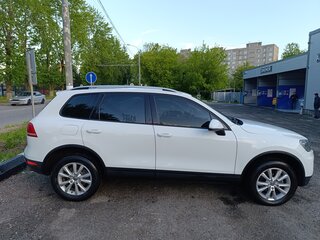 2015 Volkswagen Touareg II Рестайлинг, белый, 2760000 рублей, вид 2