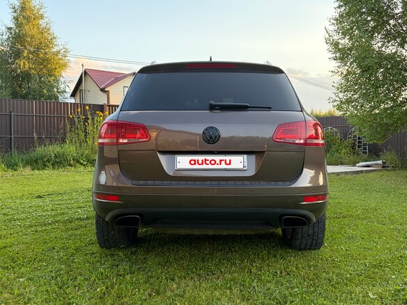2013 Volkswagen Touareg II, коричневый - вид 6
