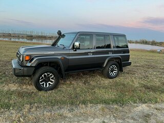 2024 Toyota Land Cruiser 78 70 Series Рестайлинг 2, серый, 12820625 рублей, вид 3