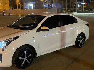 2021 Kia Rio IV Рестайлинг, белый, 1200000 рублей, вид 5
