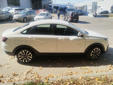 2023 Lada (ВАЗ) Vesta Cross I Рестайлинг (NG), белый, 1030000 рублей, вид 3
