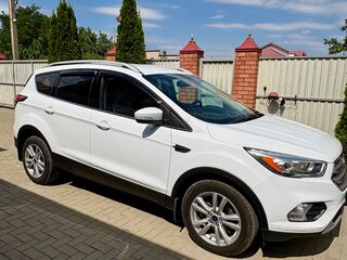 2017 Ford Kuga II Рестайлинг, белый, 1650000 рублей, вид 3