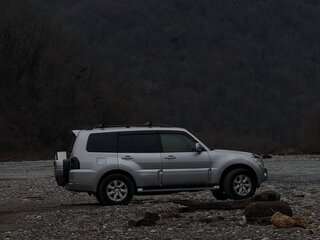 2012 Mitsubishi Pajero IV Рестайлинг 1, серебристый, 1940000 рублей, вид 1