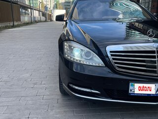 2009 Mercedes-Benz S-Класс 500 Long V (W221) Рестайлинг, чёрный, 1800000 рублей, вид 3
