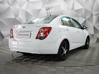 2015 Chevrolet Aveo II, белый, 548000 рублей, вид 2