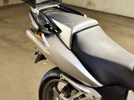 2007 Honda VFR 800, серый, 600000 рублей, вид 4