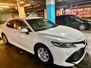 2019 Toyota Camry VIII (XV70), белый, 1750000 рублей, вид 2