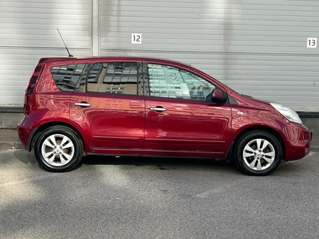 2011 Nissan Note I Рестайлинг, красный, 589000 рублей, вид 4