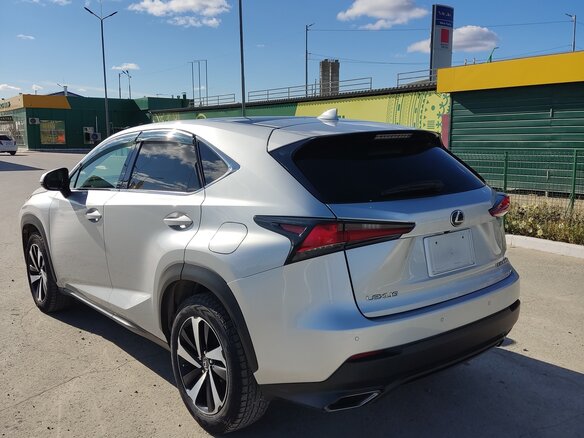 2018 Lexus NX 300 I Рестайлинг, серебристый, 3800000 рублей - вид 4