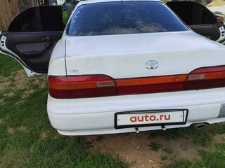 1991 Toyota Vista III (V30), белый, 385000 рублей, вид 3