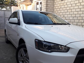 2010 Mitsubishi Lancer X, белый, 800000 рублей, вид 2