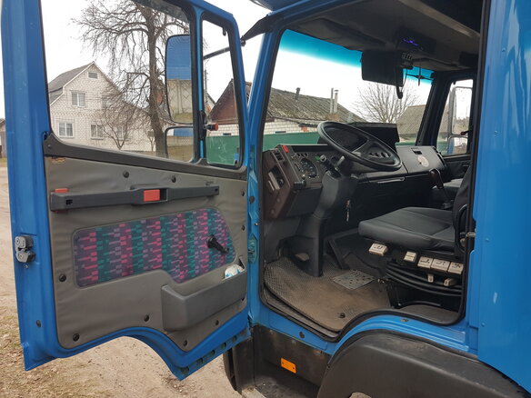 1994 Mercedes-Benz 814, синий, 1050000 рублей - вид 5