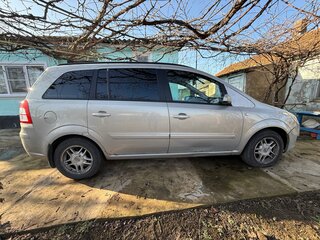 2008 Opel Zafira B Рестайлинг, серебристый, 600000 рублей, вид 2
