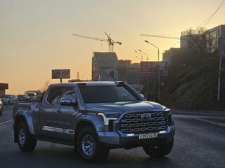 2022 Toyota Tundra CrewMax III, серый, 13500000 рублей, вид 1