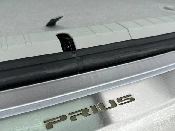 2012 Toyota Prius III Рестайлинг (XW30), серебристый, 1250000 рублей - вид 28