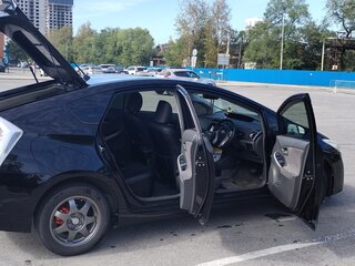 2011 Toyota Prius III (XW30), чёрный, 920000 рублей, вид 3