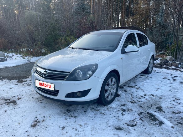 2012 Opel Astra H Рестайлинг, белый, 700000 рублей - вид 1