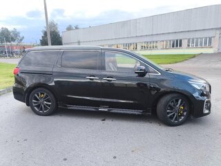 2018 Kia Carnival III, чёрный, 1900000 рублей, вид 5