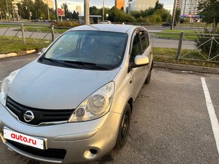 2013 Nissan Note I Рестайлинг, серебристый, 515000 рублей, вид 3
