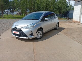 2018 Toyota Vitz III (XP130) Рестайлинг, серый, 820000 рублей, вид 3