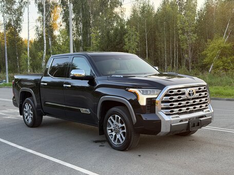 2024 Toyota Tundra Crew Max CrewMax III, чёрный, 8550000 рублей, вид 1