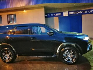 2018 Toyota Fortuner II, чёрный, 3000000 рублей, вид 2