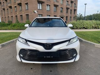 2020 Toyota Camry VIII (XV70), белый, 2690000 рублей, вид 3