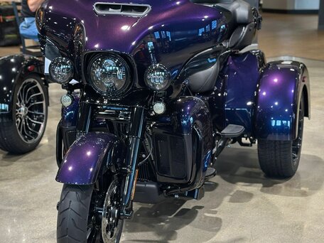 2025 Harley-Davidson Tri Glide, фиолетовый, 7250000 рублей, вид 2
