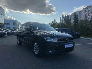 2017 Volkswagen Tiguan II, чёрный, 2017600 рублей, вид 3