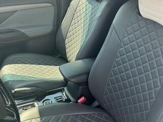 2017 Mitsubishi Outlander III Рестайлинг 2, белый, 2000000 рублей, вид 3