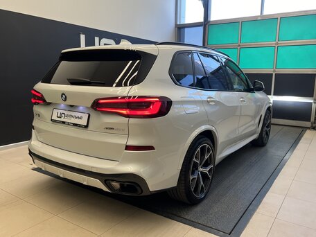 2021 BMW X5 30d IV (G05/G18), белый, 7700000 рублей, вид 5
