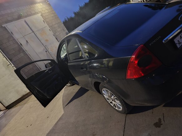 2008 Ford Focus II Рестайлинг, чёрный, 410000 рублей - вид 3