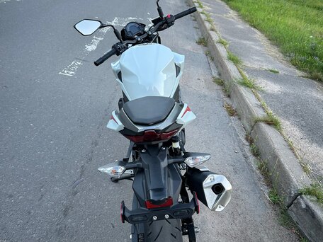 2023 Kawasaki Z 400, белый, 680000 рублей, вид 4