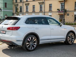 2020 Volkswagen Touareg III, белый, 8750000 рублей, вид 3