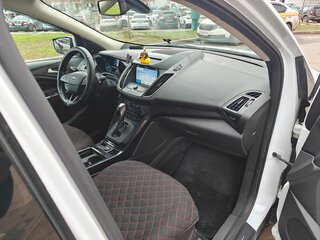 2017 Ford Kuga II Рестайлинг, белый, 1500000 рублей, вид 5