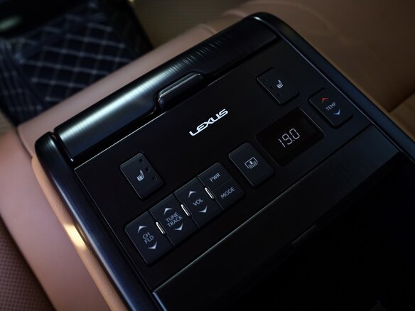 2021 Lexus ES 300h VII Рестайлинг, белый, 5150000 рублей - вид 34