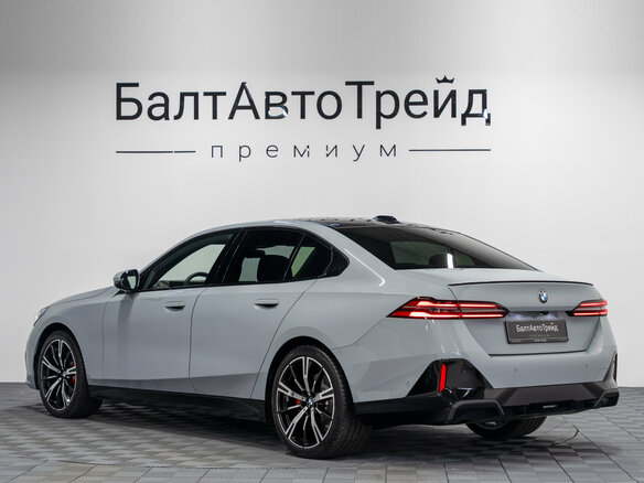 2025 BMW 5 серии 540d xDrive VIII (G60/G61/G68), серый, 12989000 рублей - вид 9