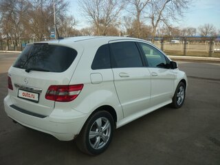2010 Mercedes-Benz B-Класс 180 I (W245) Рестайлинг, белый, 850000 рублей, вид 4